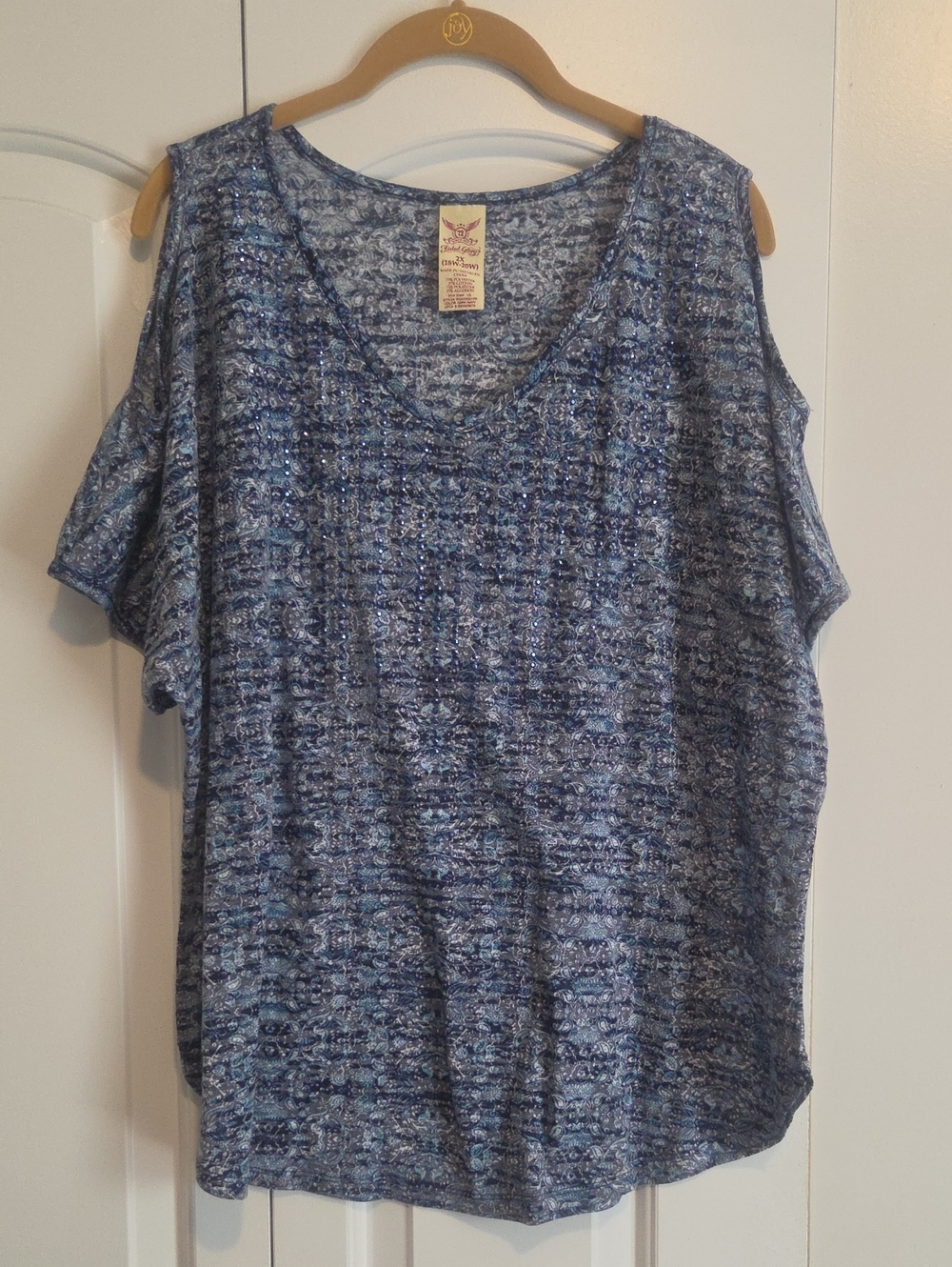 Faded Glory Blue Patterned Cold-Shoulder V-Neck Tee